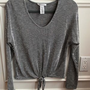 Caution To The Wind, blouse black and white, size medium